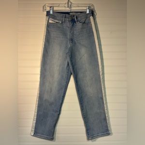 Athleta Light Blue Denim Jeans with White Stripe sz 2P Comfort Athleisure